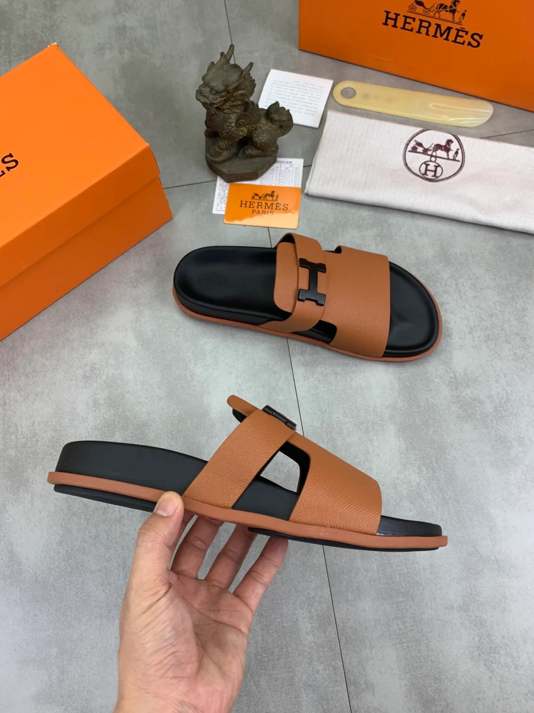 Men's shoes 💰P440 New [HERMES] high-end quality new Hermès slippers, made of imported cross-grain calfskin, wear-resistant and non-slip rubber outsole. Fashionable and elegant code number: 39-44 (38 45 46 customized)